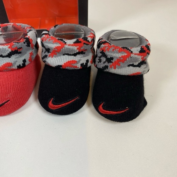Nike Baby 2 Pk Black Red Ankle Cotton Swoosh Camouflage Booties Set Sz 0-6 MO - Picture 2 of 4